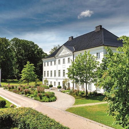 Schlossgut Groß Schwansee Екстериор снимка The former manor house of the estate