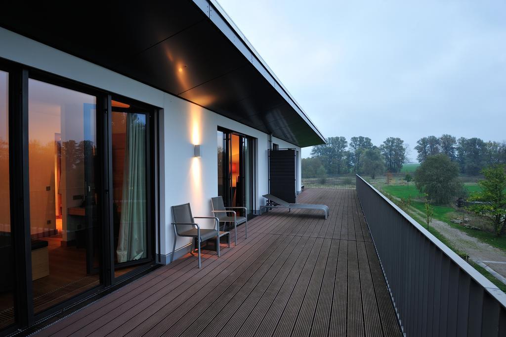 Schlossgut Groß Schwansee Екстериор снимка A balcony