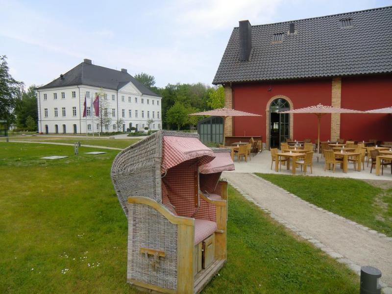 Schlossgut Groß Schwansee Екстериор снимка The German Clock Museum